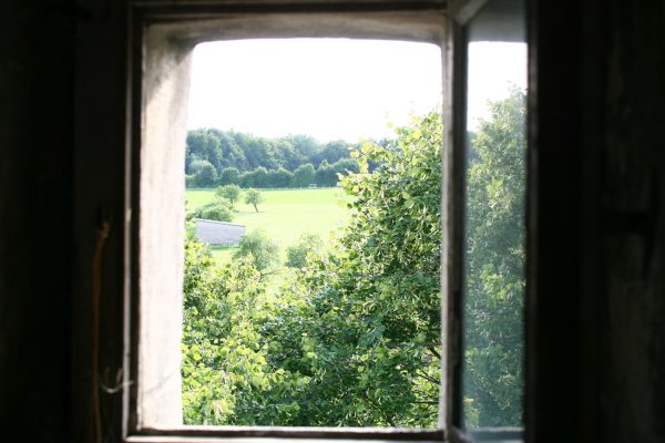 Blick vom Kirchturm aus dem Fenster